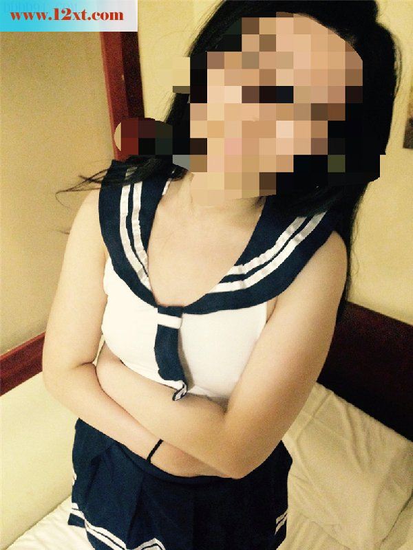 穿水手服的94女友 [11P]